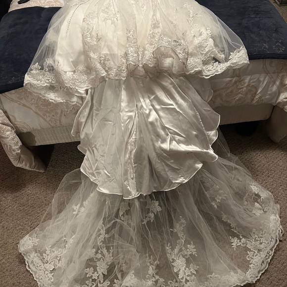 Used Wedding dress. Size 16
Ivoire by Kitty Chen - Picture 4 of 5